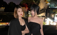 迈开腿让我尝尝你的草莓什么味道